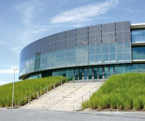 Vorhangfassaden aus Glas mit Photovoltaik an der EWE-Arena