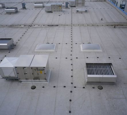 Verbrauchte Luft sicher übers Dach abführen