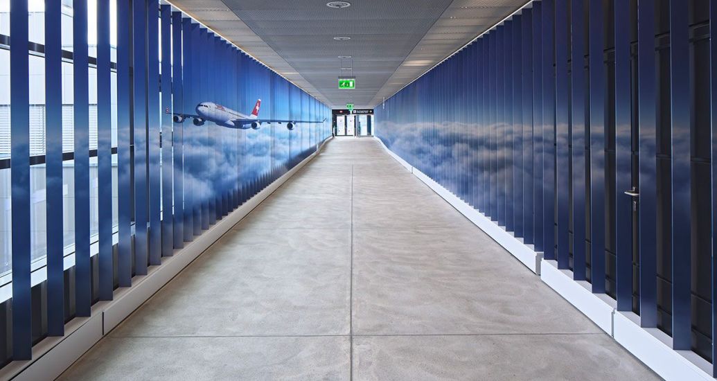 Durch einen Wolkenkorridor in die Welt der Fliegerei