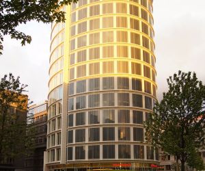 Bewegliche Sonnenschutz - Glaslamellen am ICP Hamburg